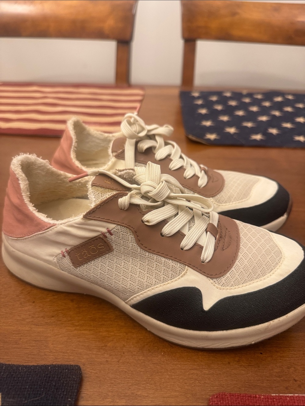 Taos Footwear Cream Pink Brown Contrast Lace-Up Sneakers